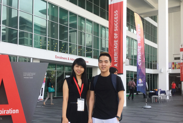 dai-dien-tuyen-sinh-taylor-tham-sinh-vien